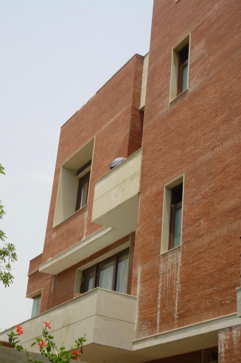 Project :Residence for Mr Narang Location: New Delhi Area:500 sq mt Finish : Exposed brick work & Sandstone